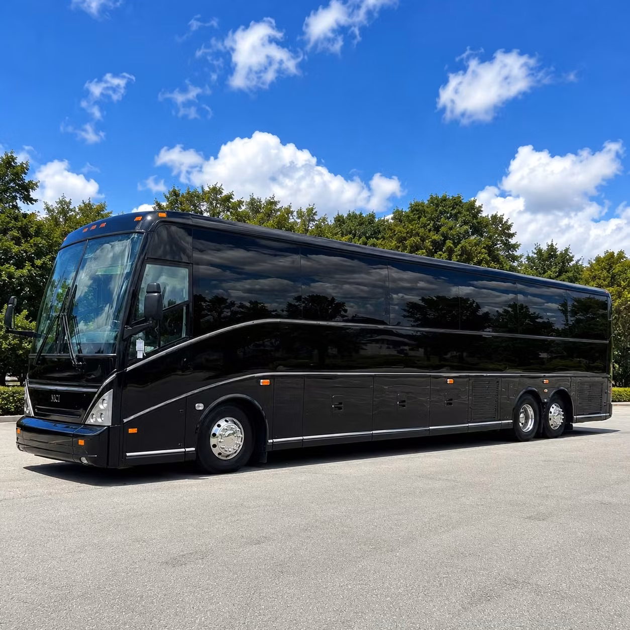 construction and worksite shuttle bus rentals in lynn for groups and project teams